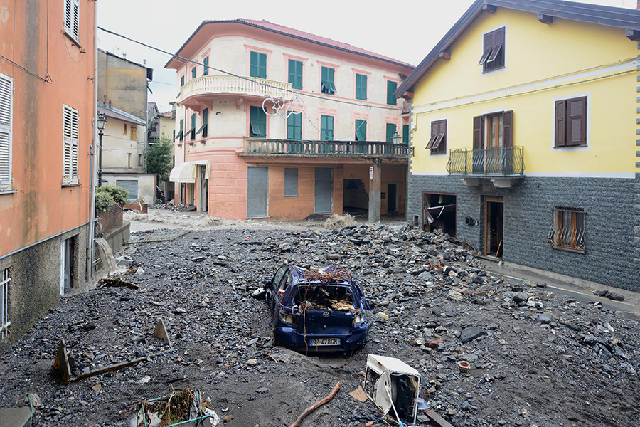 http://www.davidepambianchi.it/files/gimgs/18_afloatingpv1900600004amontoggio2.jpg