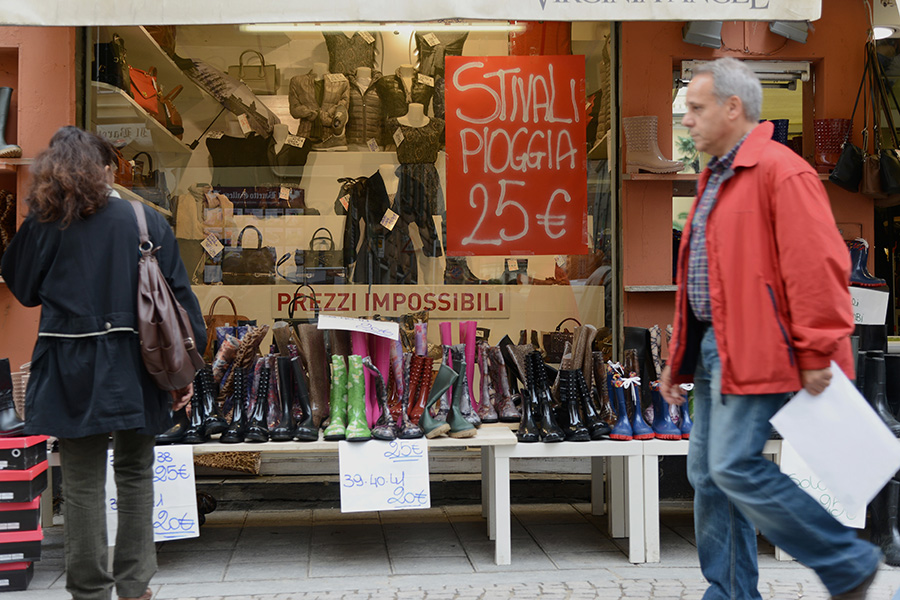 http://www.davidepambianchi.it/files/gimgs/18_afloatingpv1900600007stivalip.jpg