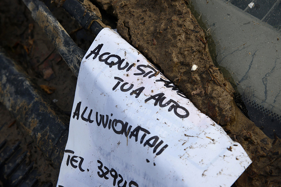 http://www.davidepambianchi.it/files/gimgs/18_afloatingpv1900600020detriti02.jpg